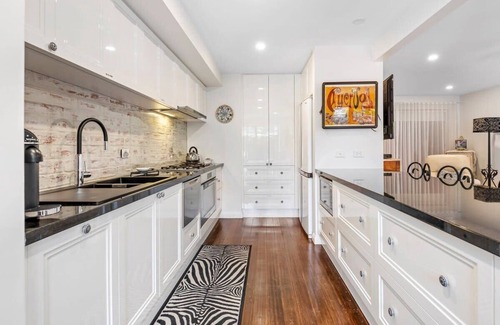 Frankston House | Delightful 2-Bed Townhouse Close to the Beach