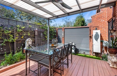 Frankston House | Delightful 2-Bed Townhouse Close to the Beach