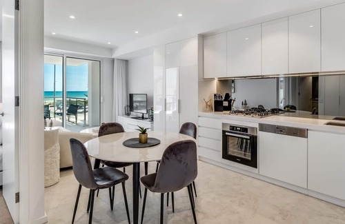 Henley Beach Apartment | Delightful 2BR Dusk By The Sea