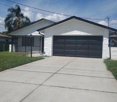Clearwater House | Delightful 3 Bdrm Home, Mins to Clearwater Beach