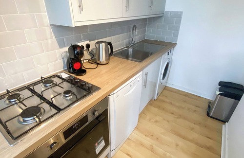 Latchmere Apartment | Delightful 3BD Maisonette — Clapham Junction!