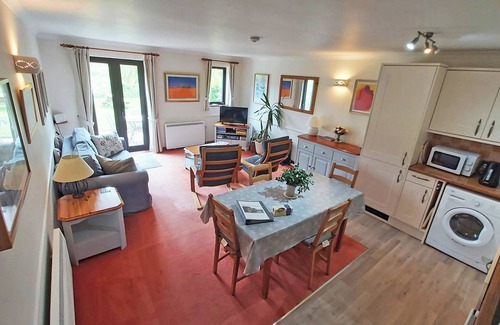 Bridport Cottage | Delightful country cottage. Stunning views. A few minutes walk to Seatown beach