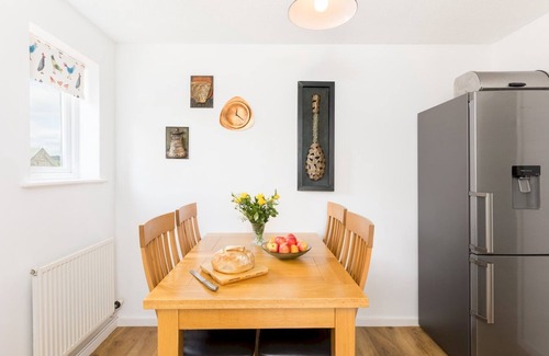 Moreton-in-Marsh House | Delightful home | Sunroom | Garden | Parking | Pass the Keys