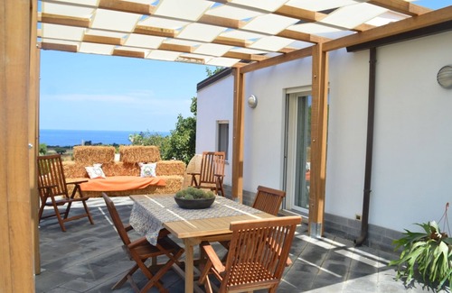 Ustica Apartment | Delightful independent apartment with sea view inside the company center