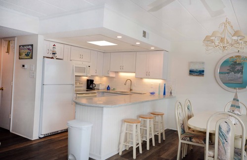 North Ocean City Condo | Delightful Ocean Block Condo in an Uptown Location Walking Distance To Northside Park that has an Elevator and Two Parking Spaces that is Only a Short Walk to the Beach!