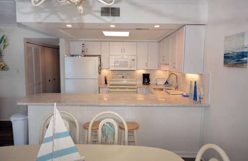 North Ocean City Condo | Delightful Ocean Block Condo in an Uptown Location Walking Distance To Northside Park that has an Elevator and Two Parking Spaces that is Only a Short Walk to the Beach!
