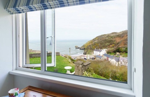 Tan-y-groes House | Delightful property some 200 yards from the beach at Llangrannog situated on the hillside