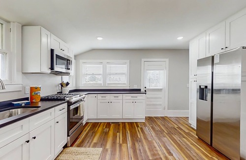 Rogers House | Delightful Rogers getaway w/full kitchen, dog-friendly yard, Wifi, AC & W/D