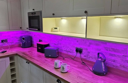 Bacup House | Delightful Space-view Farmhouse Astronauts Lodge