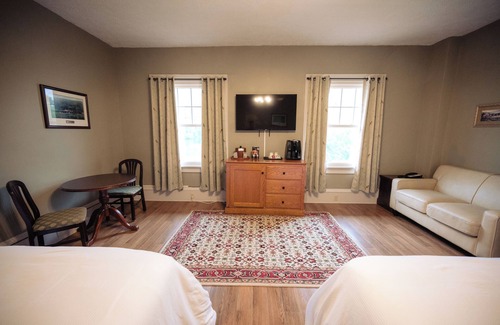 Shawnee On Delaware Hotel | Delightful Stay Awaits | Scenic Pocono Mountain View | Golf Access
