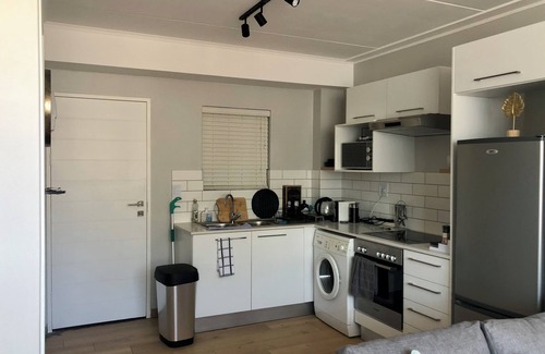 Salt River Apartment | Delightful studio in Woodstock, Cape Town perfect for Couples and Digital Nomads