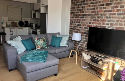 Salt River Apartment | Delightful studio in Woodstock, Cape Town perfect for Couples and Digital Nomads