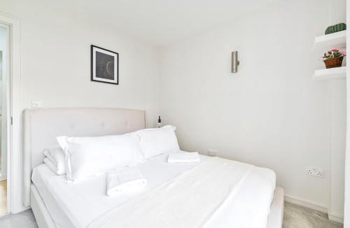 Tower Hill Apartment | Delightful Tower Bridge Apartment Sleeps 6