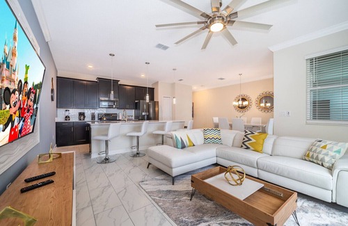 Four Corners Ski Chalet | Delightful Townhouse 4Beds/3Bath/Pool/18Min From Disney