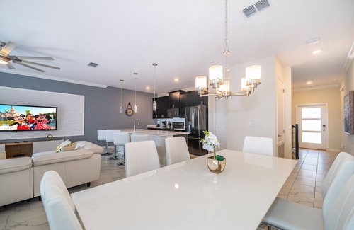 Four Corners Ski Chalet | Delightful Townhouse 4Beds/3Bath/Pool/18Min From Disney