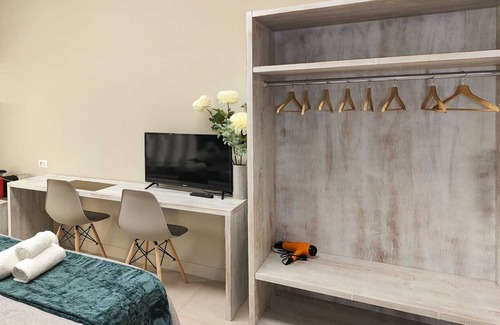 Selargius Apartment | Delphinium- Double bedroom with independent access in a strategic area