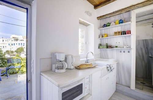 Panormos House | Delphis : the artist's house