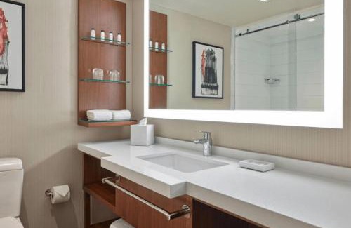 Northglenn Hotel | Delta Hotels by Marriott Denver Thornton