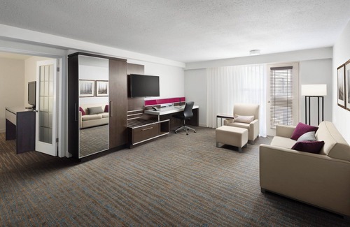 Southeast Calgary Hotel | Delta Hotels by Marriott Calgary South