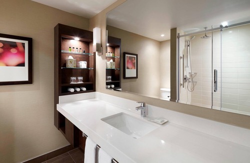 Quartier des Spectacles Hotel | Delta Hotels by Marriott Montreal