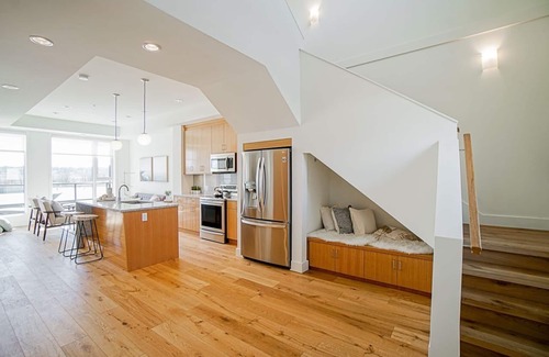 New Westminster House | Delux River View Home 2beds