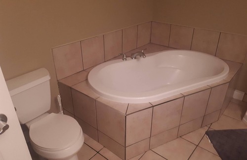Fort McMurray Apartment | Deluxe 2 Bedroom 2 Bath Apartment and Den with Gym