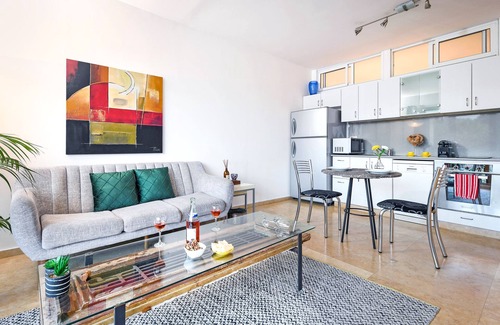 Jaffa Condo | Deluxe 2BR Apt w Pool in Historical Jaffa