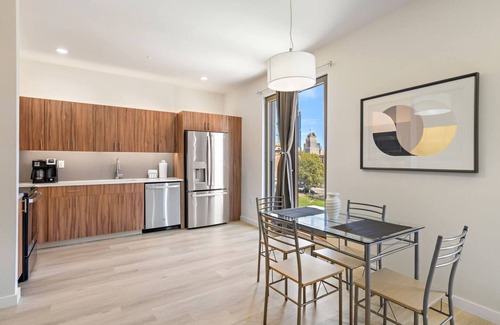 Newark Apartment | Deluxe 2BR ! Free Parking ! 30 min to NYC !