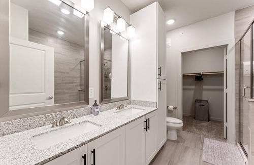 Windsor Park Apartment | Deluxe 2BR King Beds Suite Close to DT Domain UT