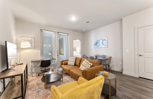 Windsor Park Apartment | Deluxe 2BR King Beds Suite Close to DT Domain UT