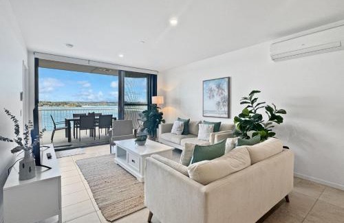 Batemans Bay Apartment | Deluxe 3-Bed Unit with Views