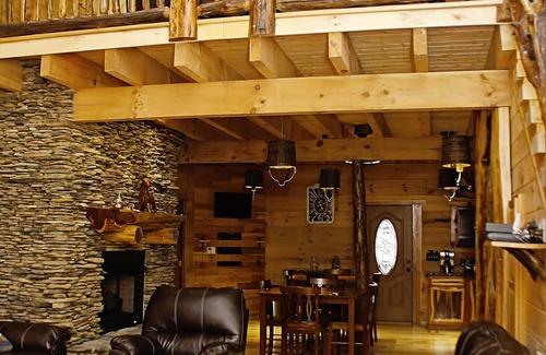 Henlawson Cabin | Deluxe 4 Bedroom 4-1/2 Bath Log Cabin With Theater Room