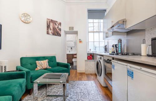 Soho Apartment | DELUXE AirConditioned Two Bed Apt in Covent Garden