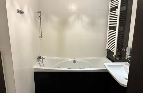 Warsaw Apartment | Deluxe Apartament na wyłączność z darmowym parkingiem w garażu fv
