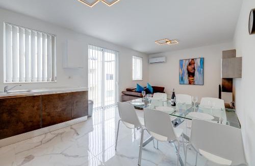 Swieqi Apartment | Deluxe Apartment steps to St Georges Bay