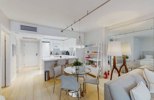 South Beach Condo | Deluxe beachfront condo with ocean views, pools, spas, gym, & valet parking
