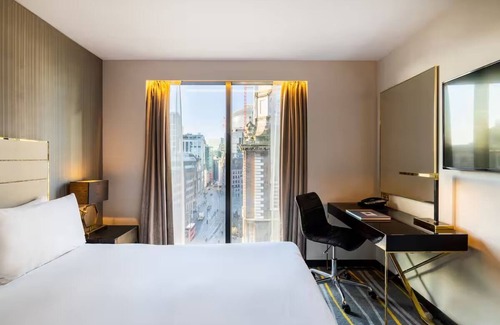 Portsoken Hotel | Deluxe Botolph Corner King at Hotel Saint—Near Somerset House and Tower Bridge