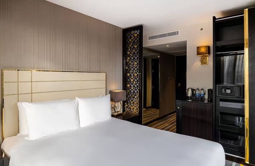 Portsoken Hotel | Deluxe, Botolph King at Hotel Saints—Views of St. Botolph's Church