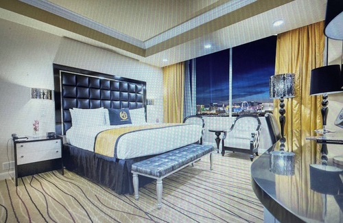 Las Vegas Resort | Deluxe Casino Resort & #1 Restaurant Formula 1 race week in Fabulous Las Vegas!