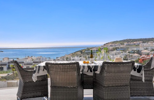 Porto de Mos Villa | Deluxe Contemporary 4 Bedroom Villa w/beautiful ocean views, heated pool, Wifi