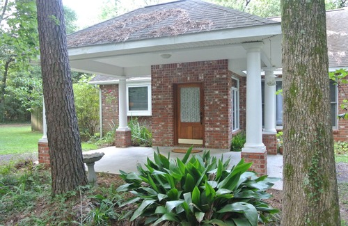Hammond House | Deluxe Country Home - Tranquil Setting Shorter stays within 30 days of arrival