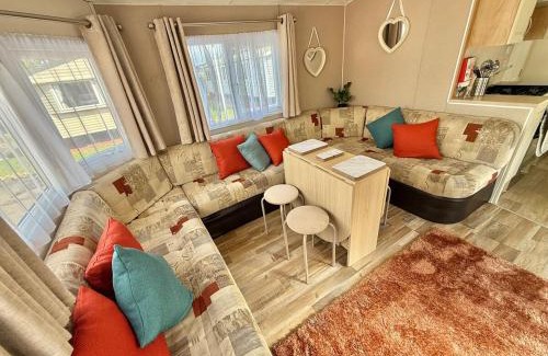 Glasgow Apartment | Deluxe Delta 4-Bedroom Caravan Located at Maryville Caravan Site Uddingston, Glasgow