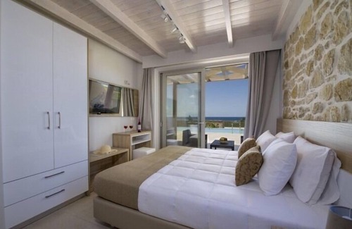 Limeniskos Apartment | Deluxe Double or Twin Room Studio with Sea View
