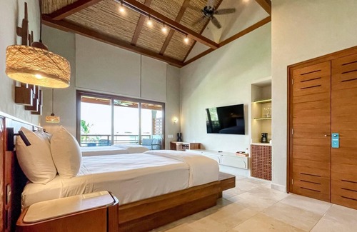 Pristine Bay Hotel | Deluxe Double Room at Las Verandas (2)
