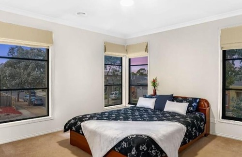 Point Cook House | Deluxe Double Room with private shower