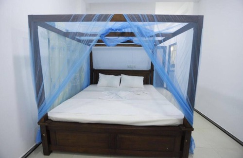 Weligama Hotel | Deluxe Double Room with Balcony 1/1 person - Surfside Retreat Weligama