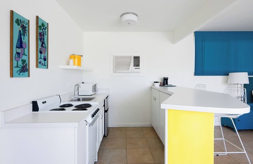 Desert Park Estates Hotel | Deluxe King Studio at Monkey Tree | 10mins to DT!