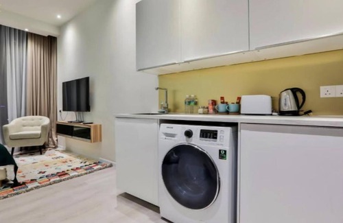 Kuala Lumpur City Centre Apartment | Deluxe King Suite with Twin Tower View 20