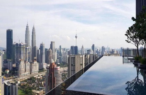 Kuala Lumpur City Centre Apartment | Deluxe King Suite with Twin Tower View 20