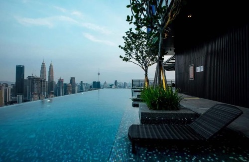 Kuala Lumpur City Centre Apartment | Deluxe King Suite with Twin Tower View 20